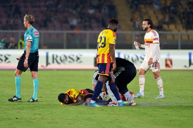 SOCCER - Serie A - US Lecce vs. AS Roma Photo by IPA ABACAPRESS.COM87980529 - Willem Geubbels of US Lecce was injured during the US Lecce vs. AS Roma match in the Italian Serie A soccer league in Lecce, Italy, on August 31, 2026 Lecce Italy  Copyright: xIPAxSport ABACAx