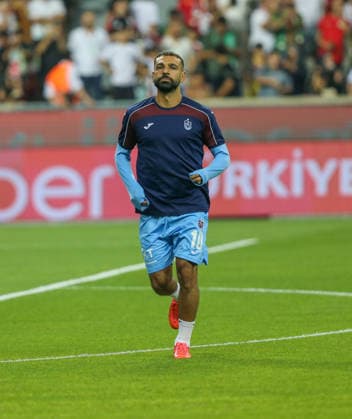 Amed Sportif Faaliyetler v Trabzonspor - Turkish Super Lig DIYARBAKIR, TURKIYE - AUGUST 31: Mohamed Slaah (10) of Trabzonspor warms up ahead of the Turkish Super Lig Week 3 match between Amed Sportif Faaliyetler and Trabzonspor at Diyarbakir Stadium in Diyarbakir, Turkiye, on August 31, 2026. Osman Bilgin Anadolu Diyarbakir Turkey. Editorial use only. Please get in touch for any other usage.  Copyright: x2026xAnadoluxOsmanxBilginx