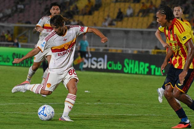 SOCCER - Serie A - US Lecce vs. AS Roma Photo by IPA ABACAPRESS.COM87980868 - Rodrigo Mora (AS Roma) in action during the US Lecce vs. AS Roma Serie A soccer match in Lecce, Italy, on August 31, 2026 Lecce Italy  Copyright: xIPAxSport ABACAx