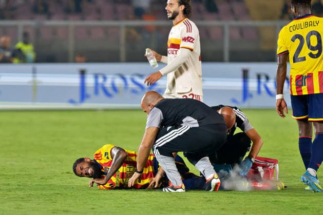 IPA87980940 - Willem Geubbels of US Lecce was injured during the US Lecce vs. AS Roma Serie A soccer match in Lecce, Italy, on August 31, 2026  Copyright: xEmmanuelexMastrodonato IPAxSportx xx 87980940