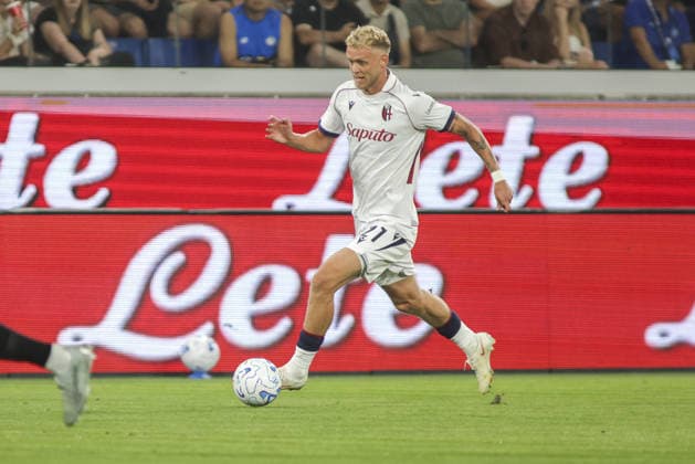 IPA87981319 - Jens Odgaard of Bologna FC plays the ball during the Atalanta BC vs. Bologna BFC match in the 2nd round of the 2026-27 Enilive Serie A at the New Balance Arena in Bergamo (BG), Italy, on August 31, 2026.  Copyright: xDavidexCasentini IPAxSportx xx 87981319