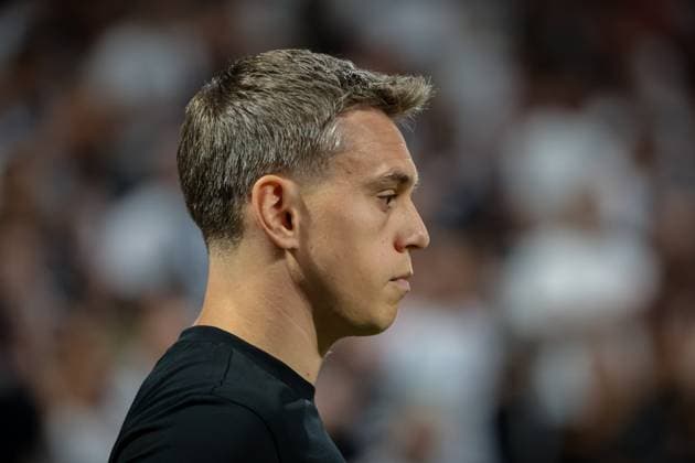 Besiktas JK vs Corum FK Trendyol Super League 3rd week Leandro Trossard of Besiktas JK warms up prior to the Trendyol Super League 3nd week match between Besiktas JK and Corum FK at Tupras Stadium on August 31th, 2026. Istanbul Turkey  Copyright: xBurakxBasturkx