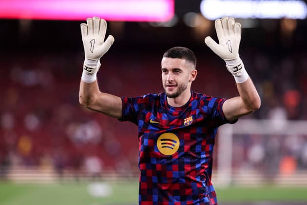 August 31, 2026, Barcelona, Barcelona, Spain: Joan Garcia of FC Barcelona, Barca saludates to supporters during the Spanish league, LaLiga EA Sports, football match played between FC Barcelona and Rayo Vallecano at Spotify Camp Nou stadium on August 31, 2026 in Barcelona, Spain. FC Barcelona V Rayo Vallecano - LaLiga EA Sports  - ZUMAa181 20260831_zaa_a181_118 Copyright: xJavierxBorregox