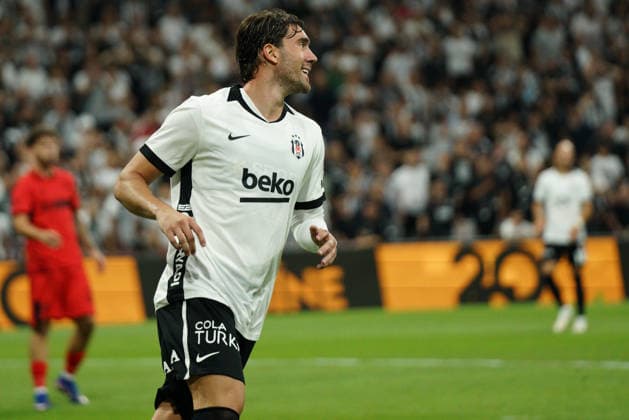 August 31, 2026, Besiktas, Istanbul, Turkey: Dusan Vlahovic (C) of Besiktas looks on during the Turkish Super League 2026 27 match between Besiktas vs Corum at Besiktas Park in Istanbul, Turkey, on August 31, 2026. Turkish Super League 2026 27 - Besiktas Vs Corum  - ZUMAu194 20260831_zip_u194_017 Copyright: xTolgaxUluturkx