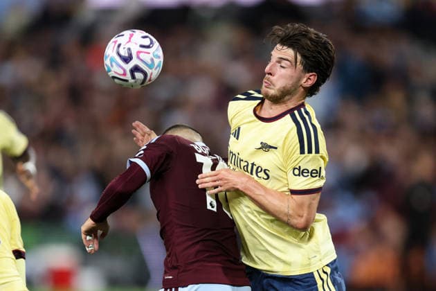 Aston Villa v Arsenal 31 August 2026, Aston - Premier League Football - Aston Villa v Arsenal - Emiliano Buendia of Aston Villa and Declan Rice of Arsenal - Photo: Charlotte Wilson Offside. Aston UK Copyright: xCharlottexWilsonx xOffsidexOffside