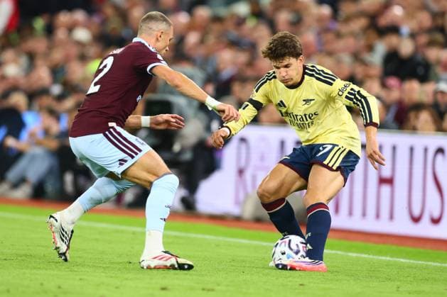 Matty Cash of Aston Villa and Christos Tzolis of Arsenal Aston Villa v Arsenal, Premier League Football, Football, Villa Park, Birmingham, UK - 31 Aug 2026Birmingham Villa Park United Kingdom EDITORIAL USE ONLY No use with unauthorised audio, video, data, fixture lists, club league logos or live services. Online in-match use limited to 120 images, no video emulation. No use in betting, games or single club league player publications. Copyright: xPaulxCurrie Shutterstockx 17126356s