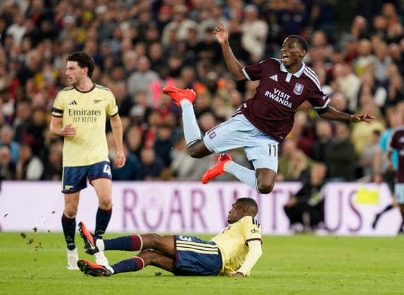 Birmingham, England, 31st August 2026. Nicolas Jackson of Aston Villa tackled by Cristhian Mosquera of Arsenal during the Aston Villa vs Arsenal Premier League match at Villa Park, Birmingham. Picture credit should read: Andrew Yates Sportimage EDITORIAL USE ONLY. No use with unauthorised audio, video, data, fixture lists, club league logos or live services. Online in-match use limited to 120 images, no video emulation. No use in betting, games or single club league player publications. SPI_040_AY_Villa_Arsenal SPI-4946-0040