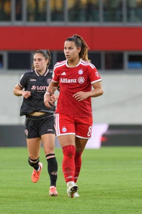 MUNICH, GERMANY - APRIL 06: Lena Oberdorf (8 FC Bayern Munich) during the Google Pixel Frauen-Bundesliga match between FC Bayern Munich and Mainz 05 at FC Bayern Campus Munich, Germany. (Photo by Sven Beyrich Sports Press Photo)  Copyright: xSvenxBeyrich SPPx Sportspressphoto_SPR221554