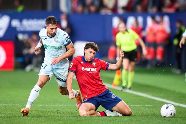 CA Osasuna v Getafe CF - LaLiga EA Sports 2026 27 Orel Mangala of Getafe CF duels for the ball with Kiko Femenia of Getafe CF during the LaLiga EA Sports match between CA Osasuna and Getafe CF at Estadio El Sadar in Pamplona, Spain, on August 31, 2026. Pamplona Spain  Copyright: xCesarxOrtizxGonzalezx originalFilename:ortizgonzalez-caosasun260831_npRk3.jpg
