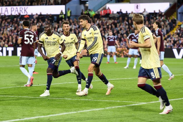 Aston Villa v Arsenal 31 August 2026, Aston - Premier League Football - Aston Villa v Arsenal - Bukayo Saka of Arsenal celebrates their first goal alongside his team mates - Photo: Charlotte Wilson Offside. Aston UK Copyright: xCharlottexWilsonx xOffsidexOffside