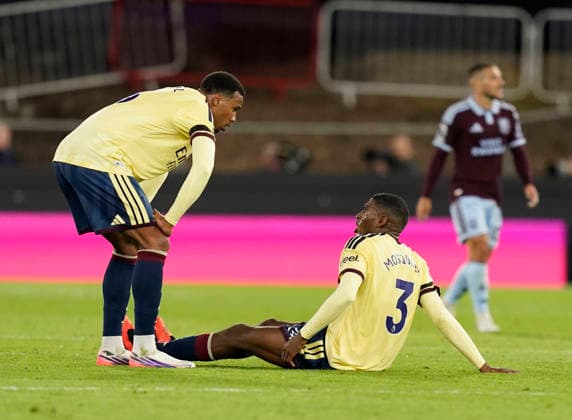 Birmingham, England, 31st August 2026. Cristhian Mosquera of Arsenal lets a6 know he is injured during the Aston Villa vs Arsenal Premier League match at Villa Park, Birmingham. Picture credit should read: Andrew Yates Sportimage EDITORIAL USE ONLY. No use with unauthorised audio, video, data, fixture lists, club league logos or live services. Online in-match use limited to 120 images, no video emulation. No use in betting, games or single club league player publications. SPI_053_AY_Villa_Arsenal SPI-4946-0053