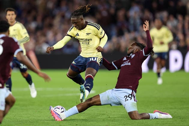 Aston Villa v Arsenal 31 August 2026, Aston - Premier League Football - Aston Villa v Arsenal - Eberechi Eze of Arsenal is tackled by Aaron Wan-Bissaka of Aston Villa - Photo: Charlotte Wilson Offside. Aston UK Copyright: xCharlottexWilsonx xOffsidexOffside