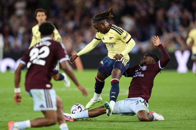 Aston Villa v Arsenal 31 August 2026, Aston - Premier League Football - Aston Villa v Arsenal - Eberechi Eze of Arsenal is tackled by Aaron Wan-Bissaka of Aston Villa - Photo: Charlotte Wilson Offside. Aston UK Copyright: xCharlottexWilsonx xOffsidexOffside
