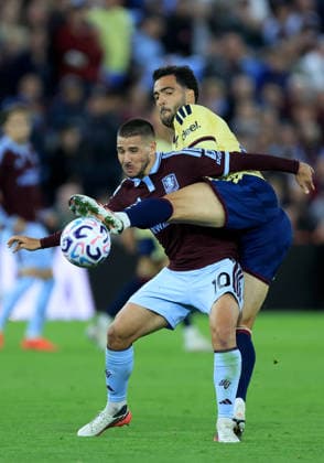 Aston Villa FC v Arsenal FC - Premier League 2026 27 Emi Buendia of Aston Villa and Mikel Merino of Arsenal challenge during the Premier League 2026 27 match between Aston Villa FC and Arsenal FC at Villa Park on August 31, 2026 in Birmingham, England. WARNING! This Photograph May Only Be Used For Newspaper And Or Magazine Editorial Purposes. May Not Be Used For Publications Involving 1 player, 1 Club Or 1 Competition Without Written Authorisation From Football DataCo Ltd. For Any Queries, Please Contact Football DataCo Ltd on +44 (0) 207 864 9121 Birmingham Villa Park England United Kingdom Copyright: xAllstarxPicturexLibraryxLtdx