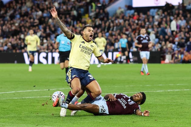 Aston Villa v Arsenal 31 August 2026, Aston - Premier League Football - Aston Villa v Arsenal - Bruno Guimaraes of Arsenal is tackled by Ian Maatsen of Aston Villa - Photo: Charlotte Wilson Offside. Aston UK Copyright: xCharlottexWilsonx xOffsidexOffside
