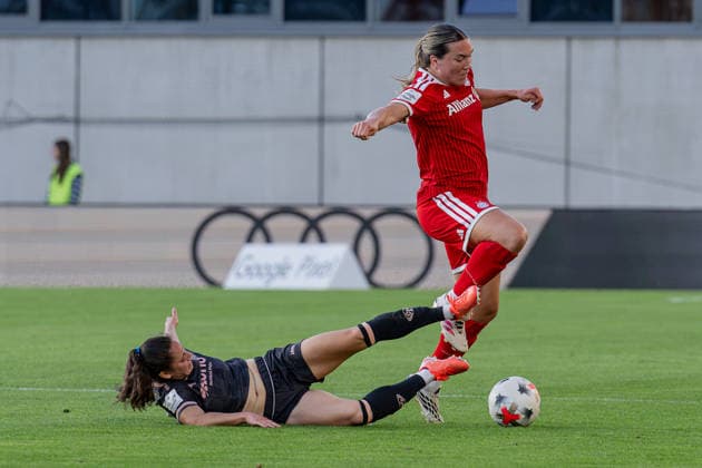 Kampf um den Ball Zweikampf zwischen Vital Kats (1. FSV Mainz 05, 30) und Vanessa Gilles (FC Bayern Muenchen Frauen, 02) GER, FC Bayern Muenchen Frauen vs. 1. FSV Mainz 05, Fussball, Google Pixel Frauen-Bundesliga, 2. Spieltag, Saison 2026 2027, 31.08.2026 (DFL DFB REGULATIONS PROHIBIT ANY USE OF PHOTOGRAPHS as IMAGE SEQUENCES and or QUASI-VIDEO). Foto: HMB Media Heike Feiner *** Battle for the Ball: Tackle between Vital Kats (1 FSV Mainz 05, 30) and Vanessa Gilles (FC Bayern Munich Women, 02 GER), FC Bayern Munich Women vs. 1. FSV Mainz 05, Soccer, Google Pixel Women’s Bundesliga, Matchday 2, 2026–2027 season, August 31, 2026. DFL and DFB regulations prohibit any use of photographs as image sequences and or quasi-video. Photo: HMB Media, Heike Feiner Copyright: HMBxMedia HeikexFeiner