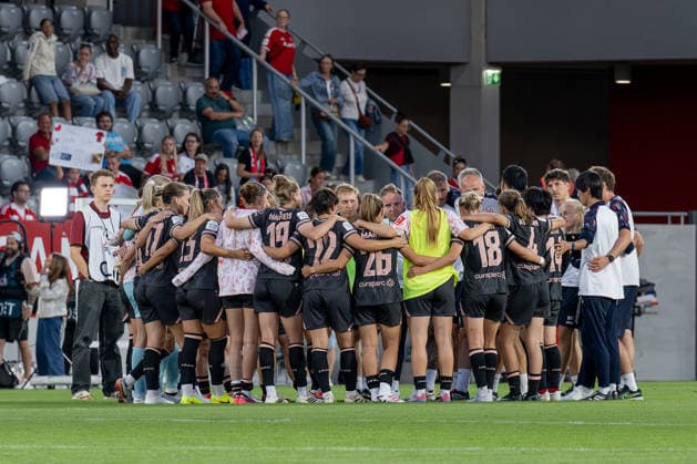 Die Mainzer im Spielerkreis nach Ende der Partie GER, FC Bayern Muenchen Frauen vs. 1. FSV Mainz 05, Fussball, Google Pixel Frauen-Bundesliga, 2. Spieltag, Saison 2026 2027, 31.08.2026 (DFL DFB REGULATIONS PROHIBIT ANY USE OF PHOTOGRAPHS as IMAGE SEQUENCES and or QUASI-VIDEO). Foto: HMB Media Heike Feiner *** The Mainz players in a circle after the end of the match GER, FC Bayern Munich Women vs. 1. FSV Mainz 05, Soccer, Google Pixel Women s Bundesliga, Matchday 2, 2026–2027 Season, August 31, 2026 DFL DFB regulations prohibit any use of photographs as image sequences and or quasi-video. Photo: HMB Media, Heike Feiner Copyright: HMBxMedia HeikexFeiner