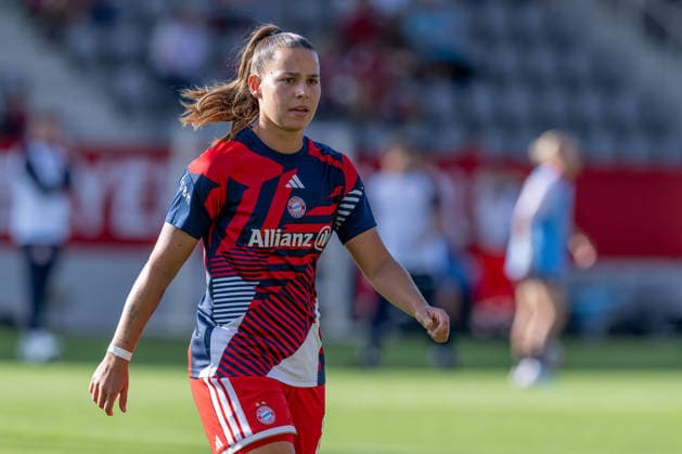 Lena Oberdorf (FC Bayern Muenchen Frauen, 08) beim Aufwaermen GER, FC Bayern Muenchen Frauen vs. 1. FSV Mainz 05, Fussball, Google Pixel Frauen-Bundesliga, 2. Spieltag, Saison 2026 2027, 31.08.2026 (DFL DFB REGULATIONS PROHIBIT ANY USE OF PHOTOGRAPHS as IMAGE SEQUENCES and or QUASI-VIDEO). Foto: HMB Media Heike Feiner *** Lena Oberdorf, FC Bayern Munich Women, No. 8 during warm-ups (GER), FC Bayern Munich Women vs. 1. FSV Mainz 05, Soccer, Google Pixel Women s Bundesliga, Matchday 2, 2026–2027 Season, August 31, 2026 DFL DFB regulations prohibit any use of photographs as image sequences and or quasi-video. Photo: HMB Media, Heike Feiner Copyright: HMBxMedia HeikexFeiner