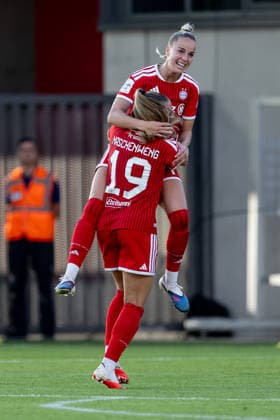 Katharina Naschenweng (FC Bayern Muenchen Frauen, 19) bejubelt mit Giulia Gwinn (FC Bayern Muenchen Frauen, 07) deren Tor zum 1:0 GER, FC Bayern Muenchen Frauen vs. 1. FSV Mainz 05, Fussball, Google Pixel Frauen-Bundesliga, 2. Spieltag, Saison 2026 2027, 31.08.2026 (DFL DFB REGULATIONS PROHIBIT ANY USE OF PHOTOGRAPHS as IMAGE SEQUENCES and or QUASI-VIDEO). Foto: HMB Media Heike Feiner *** Katharina Naschenweng of FC Bayern Munich Women (No. 19) celebrates with Giulia Gwinn of FC Bayern Munich Women (No. 07) after her goal to make it 1–0 for Germany, FC Bayern Munich Women vs. 1. FSV Mainz 05, Soccer, Google Pixel Women’s Bundesliga, Matchday 2, 2026–2027 Season, August 31, 2026 DFL DFB regulations prohibit any use of photographs as image sequences and or quasi-video. Photo: HMB Media, Heike Feiner Copyright: HMBxMedia HeikexFeiner