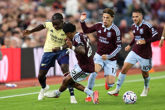 Aston Villa v Arsenal 31 August 2026, Aston - Premier League Football - Aston Villa v Arsenal - Bukayo Saka of Arsenal is fouled by Ian Maatsen of Aston Villa - Photo: Charlotte Wilson Offside. Aston UK Copyright: xCharlottexWilsonx xOffsidexOffside
