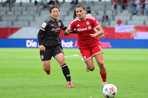 Frauenfußball - TAKIZAWA Rio und DAMNJANOVIC Jovana bei dem Google Pixel Frauenfußball-Bundesligaspiel des FC Bayern München gegen den 1. FSV Mainz 05 am 31.08.2026, Deutschland, Bayern München FC Bayern Campus Bayern Deutschland *** Women s Soccer: Rio Takizawa and Jovana Damnjanovic at the Google Pixel Women s Bundesliga match between FC Bayern Munich and 1. FSV Mainz 05 on August 31, 2026, in Munich, Bavaria, at the FC Bayern Campus, Germany