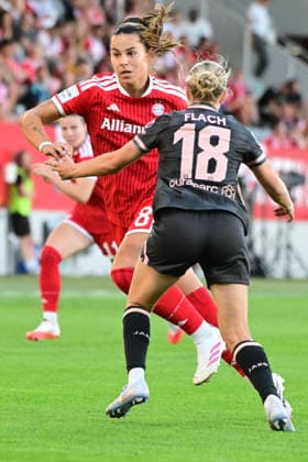 Frauenfußball - OBERNDORF Lena und FLACH Paula bei dem Google Pixel Frauenfußball-Bundesligaspiel des FC Bayern München gegen den 1. FSV Mainz 05 am 31.08.2026, Deutschland, Bayern München FC Bayern Campus Bayern Deutschland *** Women s Soccer OBERNDORF Lena and FLACH Paula at the Google Pixel Women s Bundesliga match between FC Bayern Munich and 1. FSV Mainz 05 on August 31, 2026, Germany, Munich, FC Bayern Campus, Bavaria, Germany