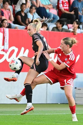 Frauenfußball - BOUZIANE Chiara und SEHITLER Alara bei dem Google Pixel Frauenfußball-Bundesligaspiel des FC Bayern München gegen den 1. FSV Mainz 05 am 31.08.2026, Deutschland, Bayern München FC Bayern Campus Bayern Deutschland *** Women s Soccer: Chiara Bouziane and Alara Sehitler at the Google Pixel Women s Bundesliga match between FC Bayern Munich and 1. FSV Mainz 05 on August 31, 2026, in Munich, Bavaria, Germany—FC Bayern Campus, Munich, Bavaria, Germany