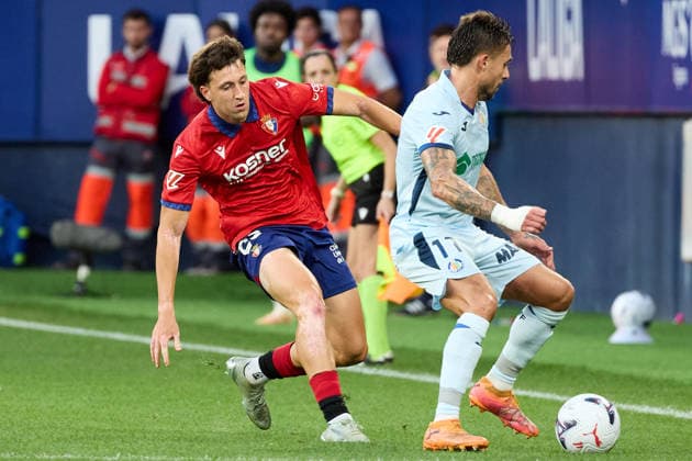 LaLiga EASports 2026 27 CA Osasuna v Getafe CF Abel Bretones (23. OSA) (L) battles for the ball with Kiko Femenia (17. GET) during the LaLiga EA Sports match between CA Osasuna and Getafe CF played at El Sadar in Pamplona. Credit: Inigo Alzugaray Agencia LOF Pamplona