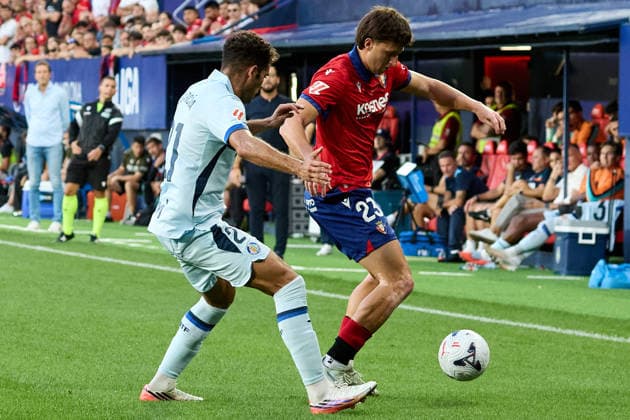 LaLiga EASports 2026 27 CA Osasuna v Getafe CF AndrÃ s Garcia (21. GET) (L) battles for the ball with Abel Bretones (23. OSA) during the LaLiga EA Sports match between CA Osasuna and Getafe CF played at El Sadar in Pamplona. Credit: Inigo Alzugaray Agencia LOF Pamplona