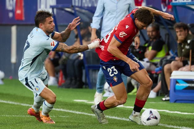 LaLiga EASports 2026 27 CA Osasuna v Getafe CF Kiko Femenia (17. GET) (L) battles for the ball with Abel Bretones (23. OSA) during the LaLiga EA Sports match between CA Osasuna and Getafe CF played at El Sadar in Pamplona. Credit: Inigo Alzugaray Agencia LOF Pamplona