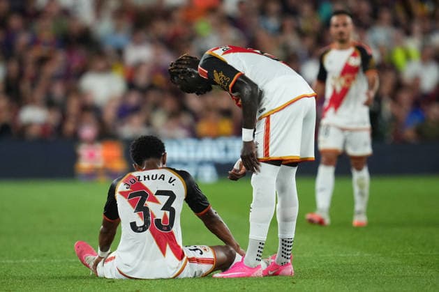 ESP: FC Barcelona, Barca - Rayo Vallecano. La Liga EA Sports. Matchday 3. Jozhua Vertrouwd of Rayo Vallecano injury during the La Liga EA Sports match between FC Barcelona and Rayo Vallecano played at Spotify Camp Nou Stadium on 31 Aug 2026 in Barcelona, Spain. kpng Copyright: xBaguxBlancox xPRESSINPHOTOx PS_2627_BAR_RAY_582