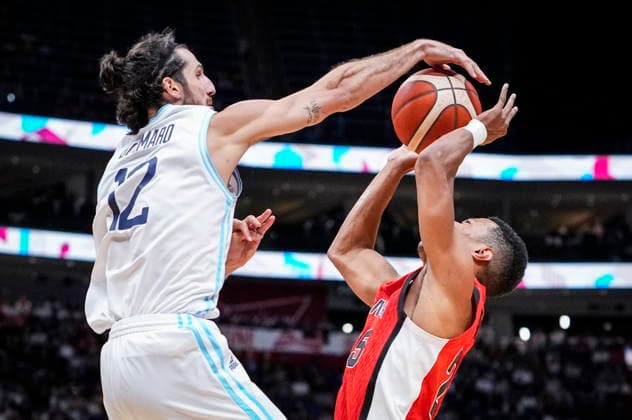 August 31, 2026, Quebec City, Pq, Canada: Argentina s Leandro Bolmaro (12) blocks Canada s Trae Bell-Haynes (25) during their FIBA world cup qualification action in Quebec City, Monday, Aug.Ã‚ 31, 2026. Trae Bell-Haynes (25) Leandro Bolmaro (12)  - ZUMAc35_ 20260831_zaf_c35_090 Copyright: xMathieuxBelangerx
