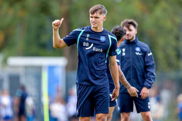 31.08.2026, Fußball, Training Karlsruher SC, 2. Fußball-Bundesliga, Trainingsplatz am BBBank Wildpark in Karlsruhe, Saison 2026 2027: Paul Scholl (KSC 15) gestikulierend am Spielfeldrand DFB regulations prohibit any use of photographs as image sequences and or quasi-video. Baden-Württemberg Deutschland *** August 31, 2026, Soccer, Karlsruher SC training, 2. Bundesliga, training field at BBBank Wildpark in Karlsruhe, 2026–2027 season, Paul Scholl (KSC 15) gesturing on the sideline. DFB regulations prohibit any use of photographs as image sequences and or quasi-video. Baden-Württemberg, Germany