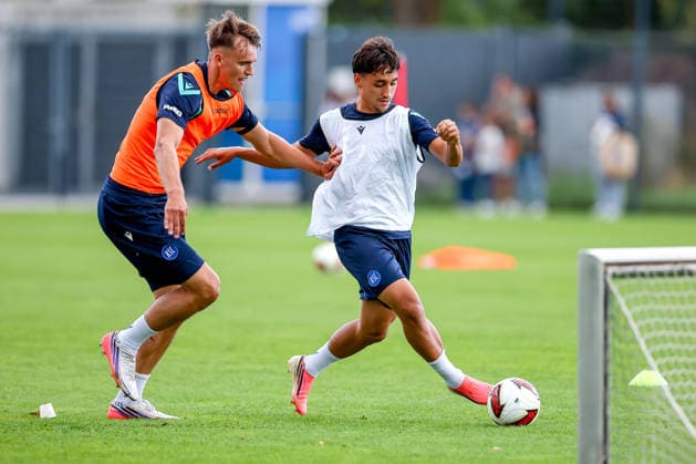 31.08.2026, Fußball, Training Karlsruher SC, 2. Fußball-Bundesliga, Trainingsplatz am BBBank Wildpark in Karlsruhe, Saison 2026 2027: Paul Scholl (KSC 15) im Zweikampf gegen Danyal Zor (KSC 26) DFB regulations prohibit any use of photographs as image sequences and or quasi-video. Baden-Württemberg Deutschland *** August 31, 2026, Soccer, Karlsruher SC Practice, 2. Bundesliga, Training Field at BBBank Wildpark in Karlsruhe, 2026–2027 Season: Paul Scholl (KSC 15) in a tackle against Danyal Zor (KSC 26). DFB regulations prohibit any use of photographs as image sequences and or quasi-video. Baden-Württemberg, Germany