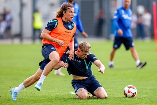 31.08.2026, Fußball, Training Karlsruher SC, 2. Fußball-Bundesliga, Trainingsplatz am BBBank Wildpark in Karlsruhe, Saison 2026 2027: Tim Civeja (KSC 23) im Zweikampf gegen Noel Eichinger (KSC 11) DFB regulations prohibit any use of photographs as image sequences and or quasi-video. Baden-Württemberg Deutschland *** August 31, 2026, Soccer, Karlsruher SC Practice, 2. Bundesliga, Training Field at BBBank Wildpark in Karlsruhe, 2026–2027 season: Tim Civeja (KSC 23) in a tackle against Noel Eichinger (KSC 11). DFB regulations prohibit any use of photographs as image sequences and or quasi-video. Baden-Württemberg, Germany