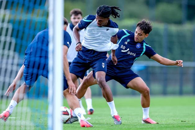 31.08.2026, Fußball, Training Karlsruher SC, 2. Fußball-Bundesliga, Trainingsplatz am BBBank Wildpark in Karlsruhe, Saison 2026 2027: Sandro Tremoulet (KSC 24) im Zweikampf gegen Danyal Zor (KSC 26) DFB regulations prohibit any use of photographs as image sequences and or quasi-video. Baden-Württemberg Deutschland *** August 31, 2026, Soccer, Karlsruher SC Practice, 2. Bundesliga, Training Field at BBBank Wildpark in Karlsruhe, 2026–2027 season: Sandro Tremoulet (KSC 24) in a tackle against Danyal Zor (KSC 26). DFB regulations prohibit any use of photographs as image sequences and or quasi-video. Baden-Württemberg, Germany
