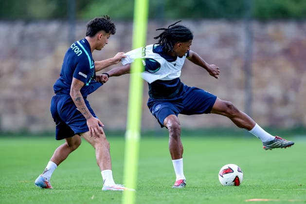 31.08.2026, Fußball, Training Karlsruher SC, 2. Fußball-Bundesliga, Trainingsplatz am BBBank Wildpark in Karlsruhe, Saison 2026 2027: Jason Ponente-Ramirez (KSC 37) im Zweikampf gegen Sandro Tremoulet (KSC 24) DFB regulations prohibit any use of photographs as image sequences and or quasi-video. Baden-Württemberg Deutschland *** August 31, 2026, Soccer, Karlsruher SC Practice, 2. Bundesliga, Training Field at BBBank Wildpark in Karlsruhe, 2026–2027 season: Jason Ponente Ramirez (KSC 37) in a tackle against Sandro Tremoulet (KSC 24). DFB regulations prohibit any use of photographs as image sequences and or quasi-video. Baden-Württemberg, Germany
