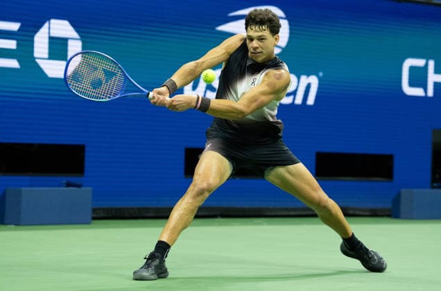 2026 US Open - Day 2 NEW YORK, NEW YORK - AUGUST 31: Ben Shelton of the United States returns a shot during his match against Tallon Griekspoor of the Netherlands during the 2026 US Open - Day 2 at USTA Billie Jean King National Tennis Center on August 31, 2026 in New York, New York. New York USTA Billie Jean King National Tennis Center New York United States Copyright: xSusanxMullane ISIxPhotosx 9747