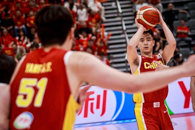 (260901) -- ZHUJI, Sept. 1, 2026 -- Zhao Jiwei (R) of China passes the ball during the Second Round Group F match between China and Lebanon at the 2027 FIBA Basketball World Cup Asian Qualifiers in Zhuji, east China s Zhejiang Province, Aug. 31, 2026. (Photo by Xinhua) (SP)CHINA-ZHEJIANG-ZHUJI-BASKETBALL-FIBA WORLD CUP QUALIFIERS-CHINA VS LEBANON ZhouxShengrong 