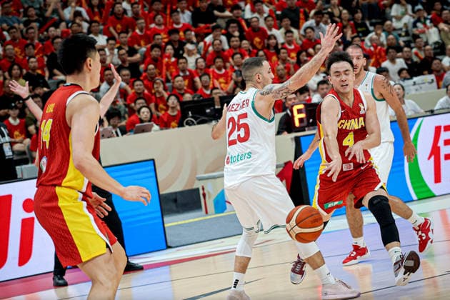 (260901) -- ZHUJI, Sept. 1, 2026 -- Zhao Jiwei (2nd R) of China passes the ball during the Second Round Group F match between China and Lebanon at the 2027 FIBA Basketball World Cup Asian Qualifiers in Zhuji, east China s Zhejiang Province, Aug. 31, 2026. (Photo by Xinhua) (SP)CHINA-ZHEJIANG-ZHUJI-BASKETBALL-FIBA WORLD CUP QUALIFIERS-CHINA VS LEBANON JiangxLiben 