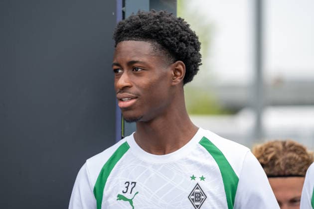 Dillon Berko (Borussia Moenchengladbach, 37) kommt auf den Platz. Oeffentliches Training Borussia Moenchengladbach, Fussball, Bundesliga, Saison 2026 2027, 01.09.2026 oeffentliches Training Borussia Moenchengladbach, Fussball, Bundesliga, Saison 2026 2027, 01.09.2026 Moenchengladbach *** Dillon Berko, Borussia Mönchengladbach, 37, takes the field. Borussia Mönchengladbach Open Practice, Soccer, Bundesliga, 2026–2027 Season, September 1, 2026, Borussia Mönchengladbach public training session, soccer, Bundesliga, 2026–2027 season, September 1, 2026, Mönchengladbach Copyright: xEibner-Pressefoto ThomasxHaeslerx EP_THR