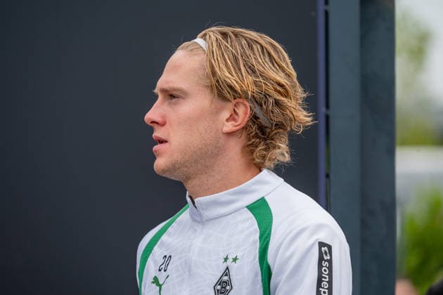 David Herold (Borussia Moenchengladbach, 20) kommt auf den Platz. Oeffentliches Training Borussia Moenchengladbach, Fussball, Bundesliga, Saison 2026 2027, 01.09.2026 oeffentliches Training Borussia Moenchengladbach, Fussball, Bundesliga, Saison 2026 2027, 01.09.2026 Moenchengladbach *** David Herold, Borussia Mönchengladbach, age 20, takes the field. Open practice: Borussia Mönchengladbach, soccer, Bundesliga, 2026–2027 season, September 1, 2026, Borussia Mönchengladbach public training session, soccer, Bundesliga, 2026–2027 season, September 1, 2026, Mönchengladbach Copyright: xEibner-Pressefoto ThomasxHaeslerx EP_THR