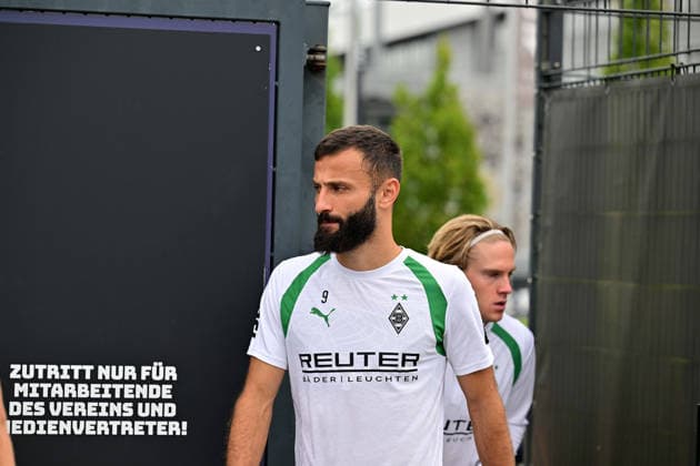 01.09.2026; Moenchengladbach; Fussball, Herren, Saison 2026 2027, Training Borussia Moenchengladbach Franck Honorat (Gladbach); Im Hintergrund rechts David Herold (Gladbach) DFL regulations prohibit any use of photographs as image sequences and or quasi-video. ista-Borussia-Park Nordrhein-Westfalen Deutschland *** September 1, 2026, Mönchengladbach Soccer, Men s, 2026–2027 season, Borussia Mönchengladbach training session, Franck Honorat (Gladbach). In the background on the right: David Herold (Gladbach). DFL regulations prohibit any use of photographs as image sequences and or quasi-video content at Borussia Park, North Rhine-Westphalia, Germany