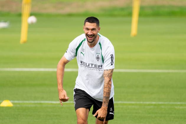 Tim Kleindienst (Borussia Moenchengladbach, 11) verlaesst gut gelaunt den Trainingsplatz. Oeffentliches Training Borussia Moenchengladbach, Fussball, Bundesliga, Saison 2026 2027, 01.09.2026 oeffentliches Training Borussia Moenchengladbach, Fussball, Bundesliga, Saison 2026 2027, 01.09.2026 Moenchengladbach *** Tim Kleindienst of Borussia Mönchengladbach, No. 11, leaves the training field in good spirits. Borussia Mönchengladbach Open Training Session, Soccer, Bundesliga, 2026–2027 Season, September 1, 2026, Borussia Mönchengladbach public training session, soccer, Bundesliga, 2026–2027 season, September 1, 2026, Mönchengladbach Copyright: xEibner-Pressefoto ThomasxHaeslerx EP_THR