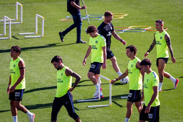 Atletico de Madrid Training Session Julian Alvarez of Atletico de Madrid (C) is seen training with his teammates during the training session at Atletico de Madrid Training Complex in Madrid, Spain, on September 01, 2026. Madrid Atletico de Madrid Training Complex Madrid Spain Copyright: xAlbertoxGardinx AGardin_20260901_Foot_Atl_Tra_00004