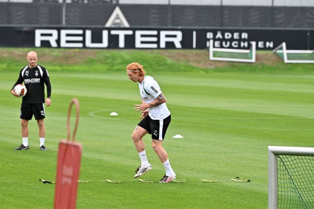 01.09.2026; Moenchengladbach; Fussball, Herren, Saison 2026 2027, Training Borussia Moenchengladbach Yukhym Konoplia (Gladbach) trainierte individuell mit Philipp Schmidt (Reha-Trainer Gladbach; li.) DFL regulations prohibit any use of photographs as image sequences and or quasi-video. ista-Borussia-Park Nordrhein-Westfalen Deutschland *** September 1, 2026, Mönchengladbach Soccer, Men s, 2026–2027 season, Borussia Mönchengladbach training: Yukhym Konoplia trained individually with Philipp Schmidt, Gladbach’s rehabilitation coach. DFL regulations prohibit any use of photographs as image sequences and or quasi-video footage at Borussia Park, North Rhine-Westphalia, Germany.