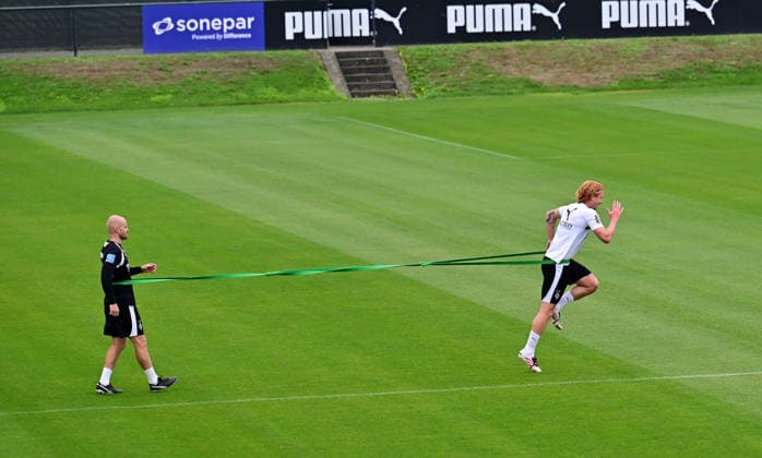 01.09.2026; Moenchengladbach; Fussball, Herren, Saison 2026 2027, Training Borussia Moenchengladbach Yukhym Konoplia (Gladbach) trainierte individuell mit Philipp Schmidt (Reha-Trainer Gladbach; li.) DFL regulations prohibit any use of photographs as image sequences and or quasi-video. ista-Borussia-Park Nordrhein-Westfalen Deutschland *** September 1, 2026, Mönchengladbach Soccer, Men s, 2026–2027 season, Borussia Mönchengladbach training: Yukhym Konoplia trained individually with Philipp Schmidt, Gladbach’s rehabilitation coach. DFL regulations prohibit any use of photographs as image sequences and or quasi-video content. Borussia Park, North Rhine-Westphalia, Germany
