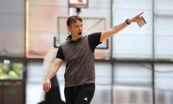 Bundestrainer Olaf Lange gibt Anweisungen Aktion Oberkörper Training zur Vorbereitung auf die Weltmeisterschaft WM Basketball DBB Nationalmannschaft Frauen Saison 2026 2027 01.09.2026 Deutschland GER