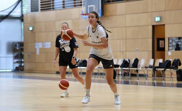 Britta Daub am Ball Einzelbild Freisteller Aktion Training zur Vorbereitung auf die Weltmeisterschaft WM Basketball DBB Nationalmannschaft Frauen Saison 2026 2027 01.09.2026 Deutschland GER