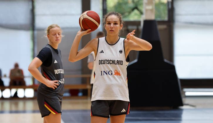 Clara Bielefeld am Ball Aktion Oberkörper Training zur Vorbereitung auf die Weltmeisterschaft WM Basketball DBB Nationalmannschaft Frauen Saison 2026 2027 01.09.2026 Deutschland GER